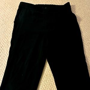 Women’s Banana Republic, S, pull on black cropped slacks. Excellent condition.